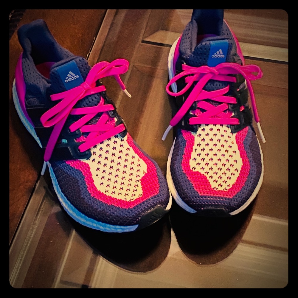 WOMEN'S ULTRABOOST RUNNING SHOES